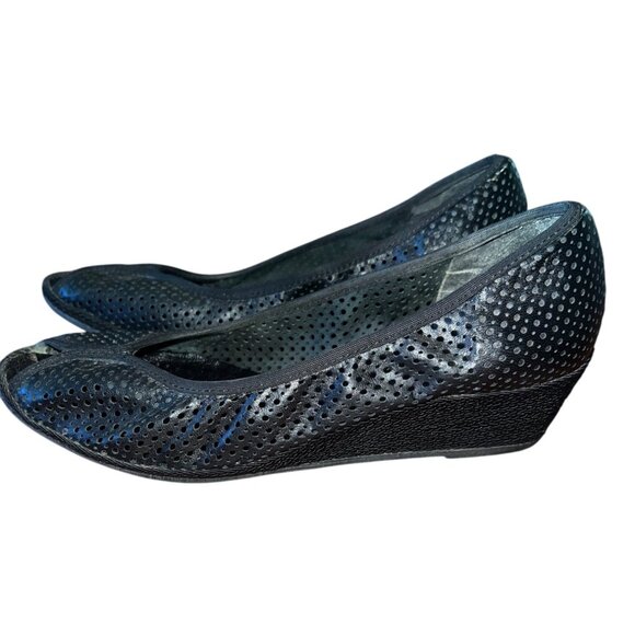 Melucci Womens Black Perforated Peep-Toe Wedge Shoes Size 7.5 - Picture 1 of 8